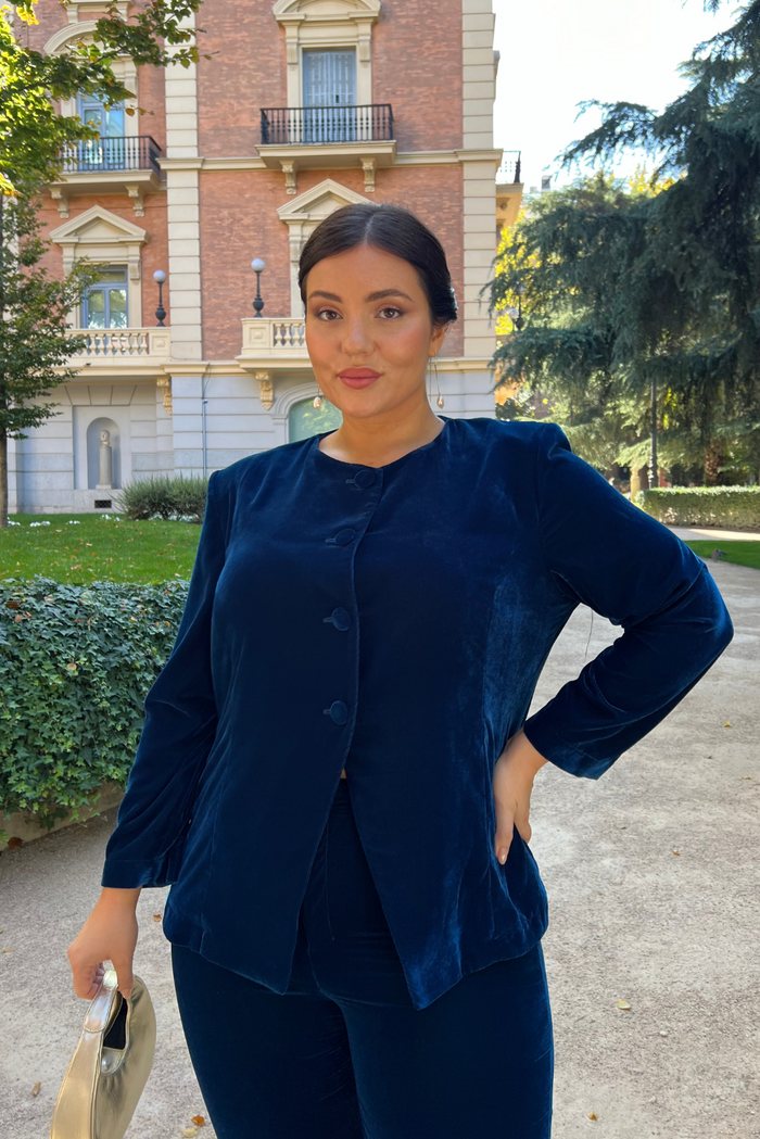 Blazer Boreal Azul petróleo de manga larga ceñido de Lady Pipa para invitada de boda de noche.