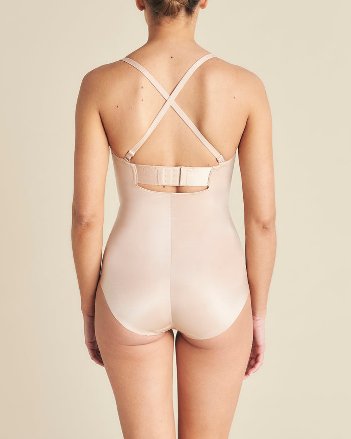 Body reductor palabra de honor Beige de SPANX en Lady Pipa para llevar bajo vestidos de invitada.