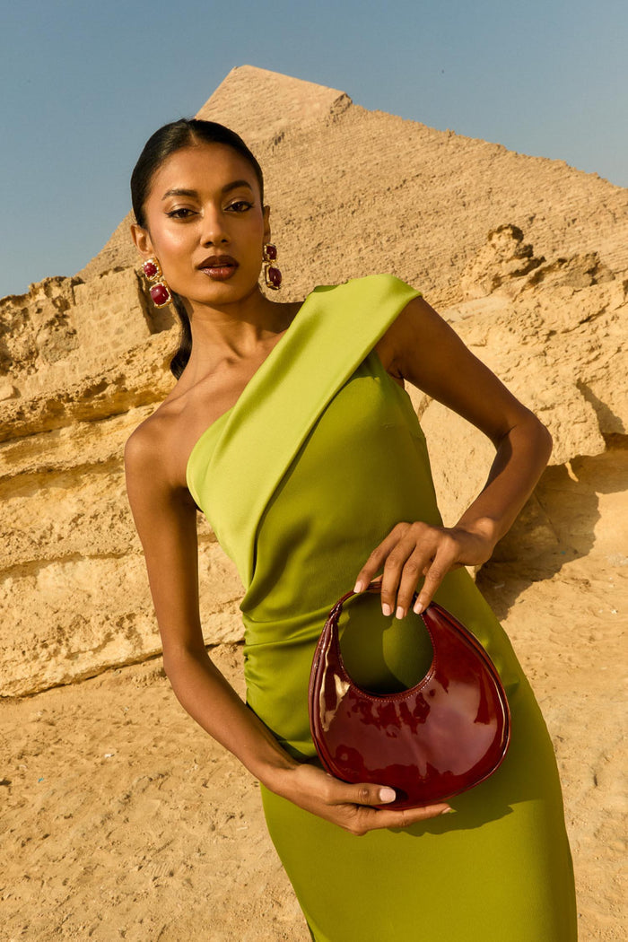 Bolso Eclipse Cereza de Lady Pipa para completar looks de invitada.