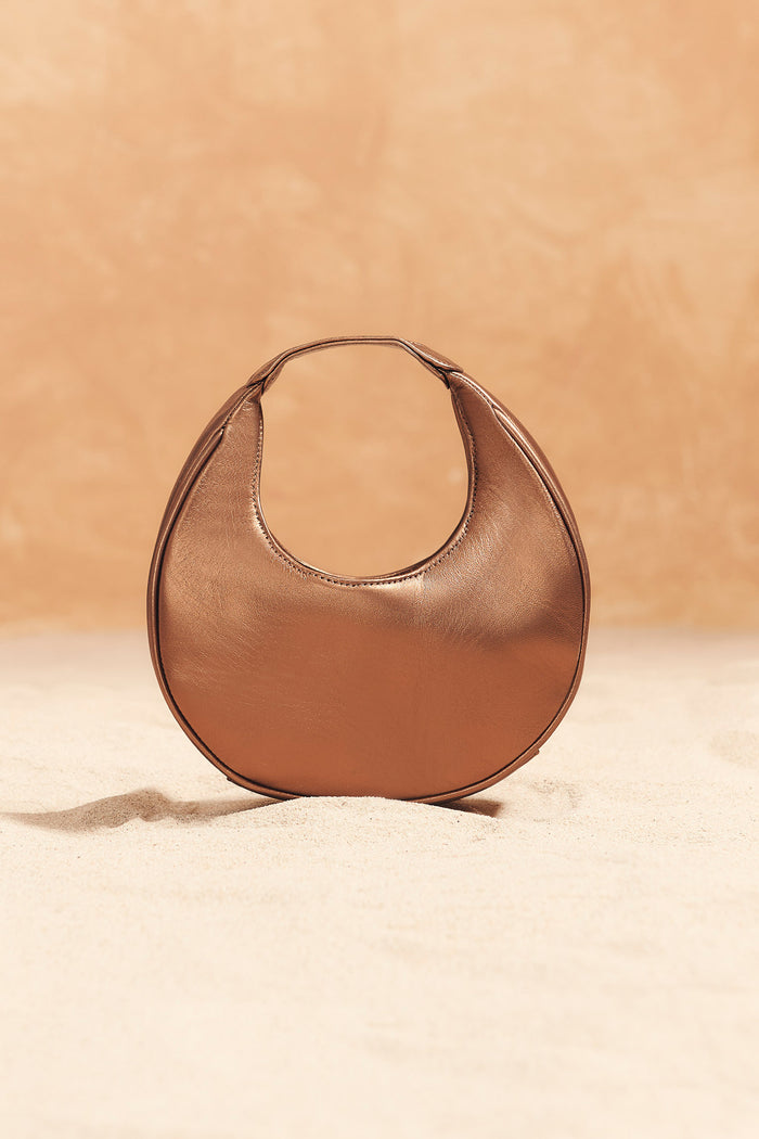 Bolso Eclipse Cobre de Lady Pipa para completar looks de invitada.