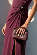 Bolso Sonora Berenjena de Lady Pipa para completar looks de invitada.