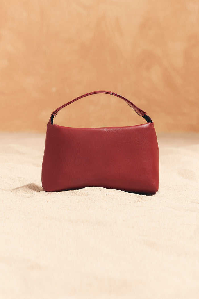 Bolso Sonora Burdeos de Lady Pipa para completar looks de invitada.