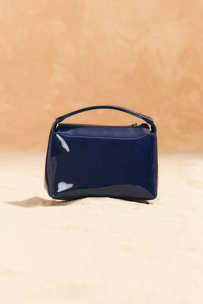 Bolso Sonora Marino de Lady Pipa para completar looks de invitada.