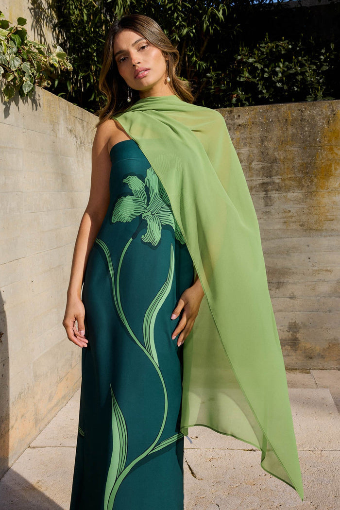 Chal Tosca Aceite de Lady Pipa para completar looks de invitada.