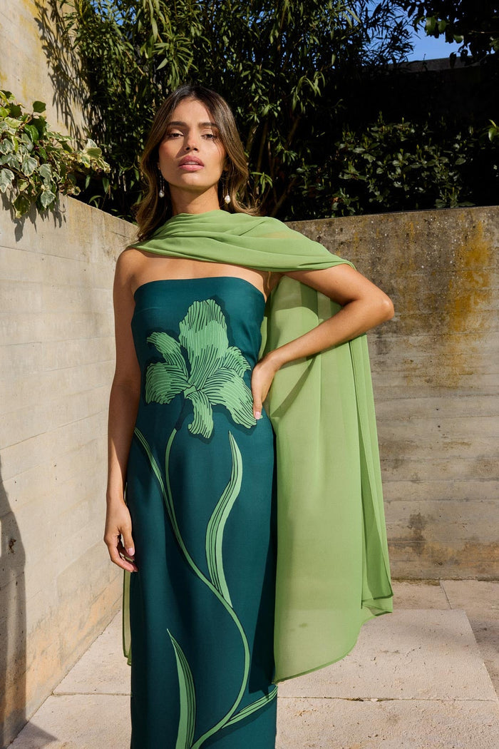Chal Tosca Aceite de Lady Pipa para completar looks de invitada.
