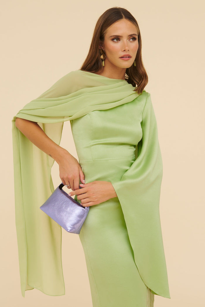 Chal Tosca Celadón de Lady Pipa para completar looks de invitada.