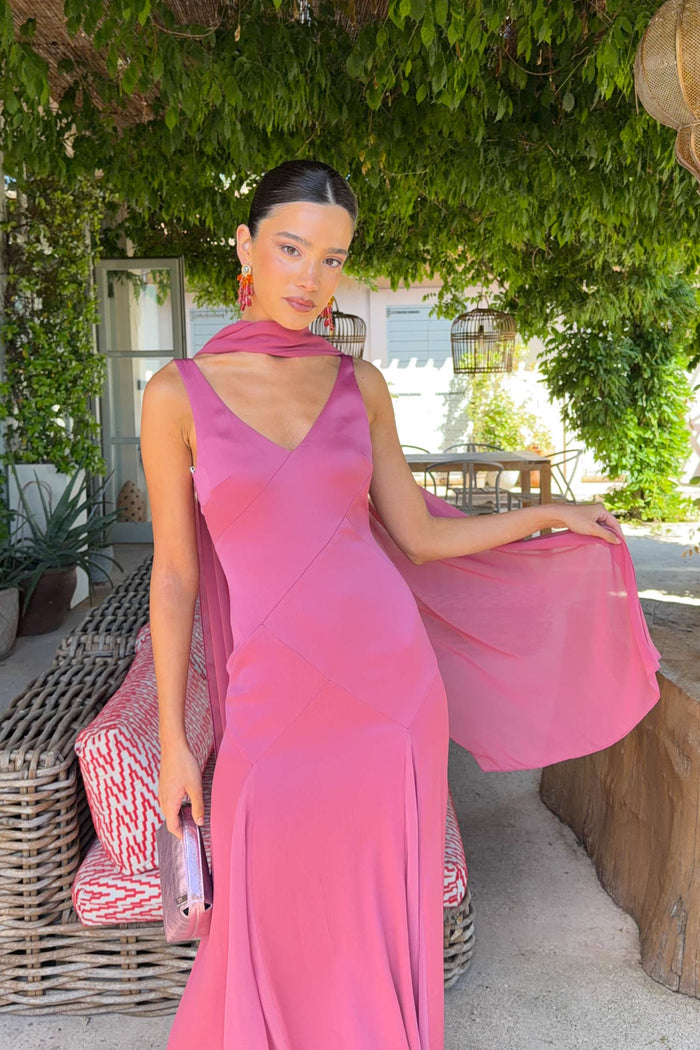 Chal Tosca Rosé de Lady Pipa para completar looks de invitada.