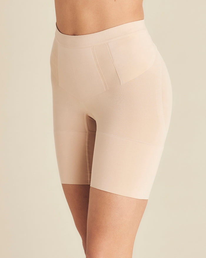 Faja reductora Nude de SPANX en Lady Pipa para llevar bajo vestidos de invitada.