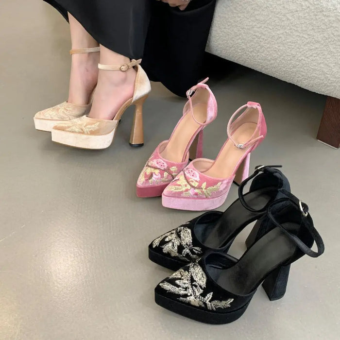 Flower Embroidered Pointed Chunky Heels fashionnsio