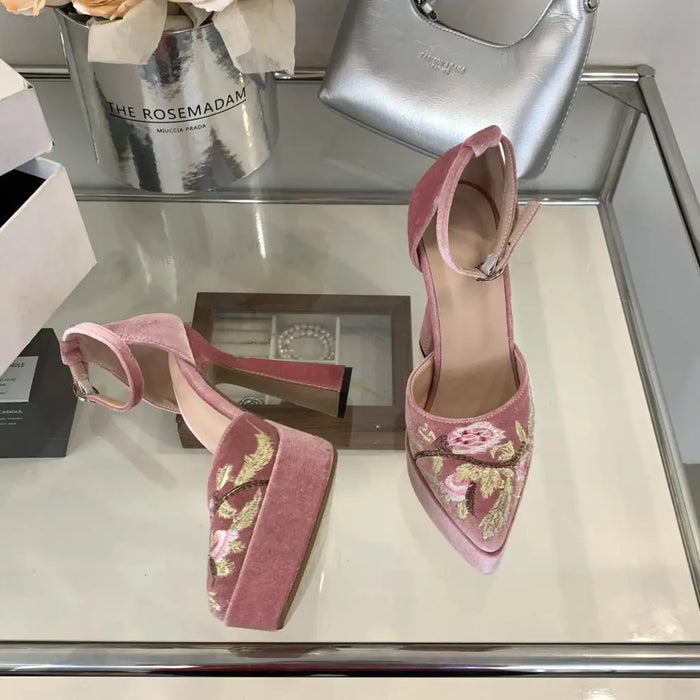 Flower Embroidered Pointed Chunky Heels fashionnsio