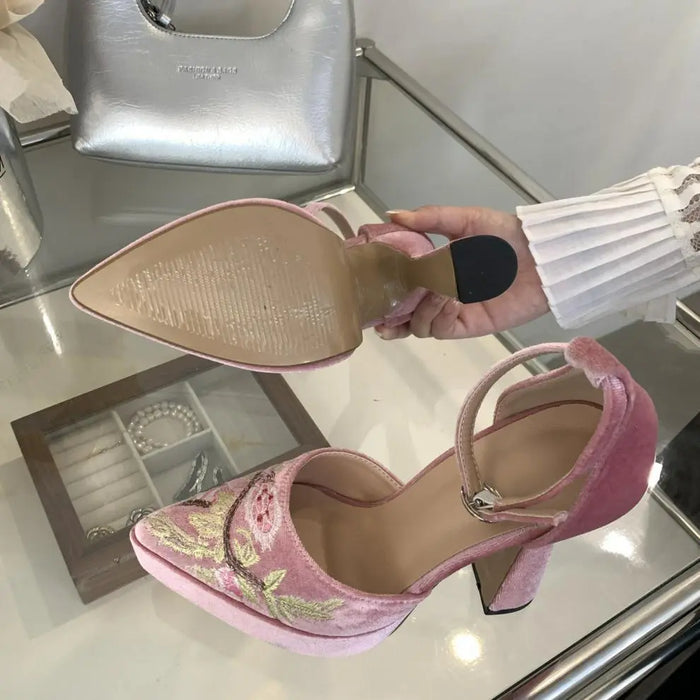 Flower Embroidered Pointed Chunky Heels fashionnsio