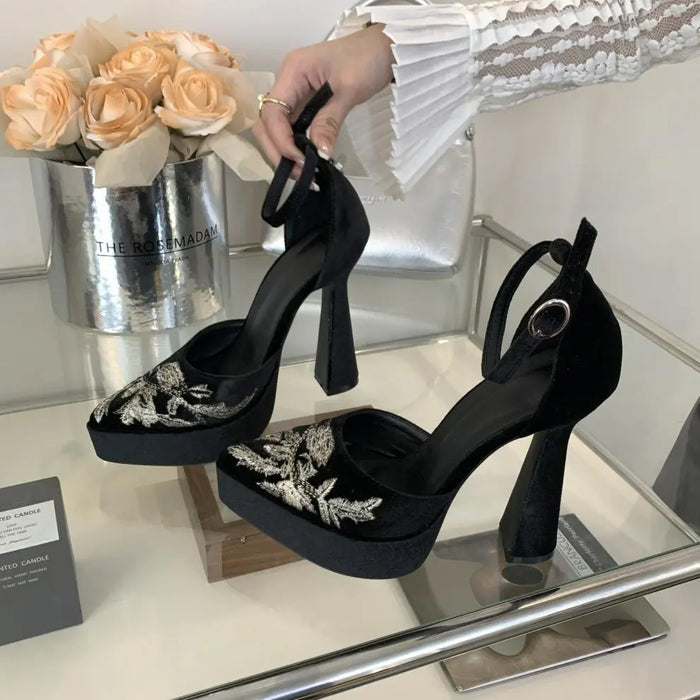 Flower Embroidered Pointed Chunky Heels fashionnsio