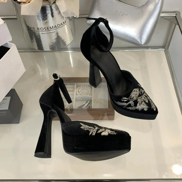 Flower Embroidered Pointed Chunky Heels fashionnsio