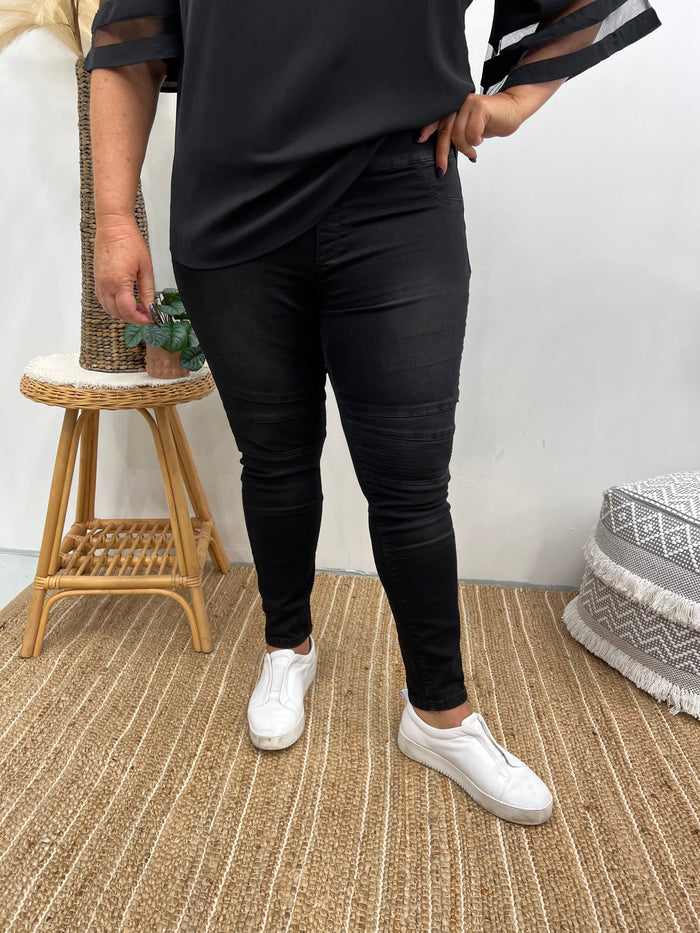 18 / Black