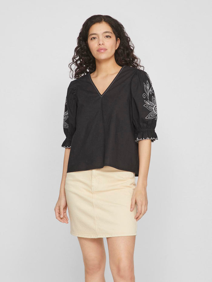 Isle V-Neck Short Sleeve Top (Black/White)