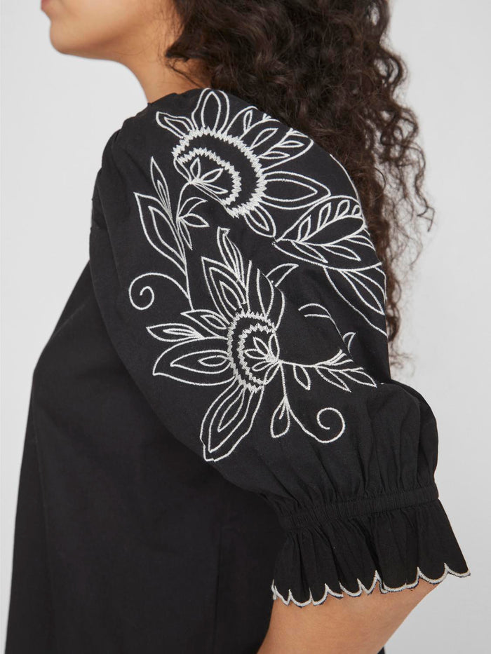 Isle V-Neck Short Sleeve Top (Black/White)