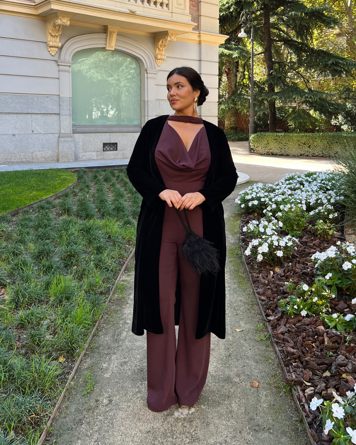 Mono Viena Berenjena de Lady Pipa para invitada de boda.
