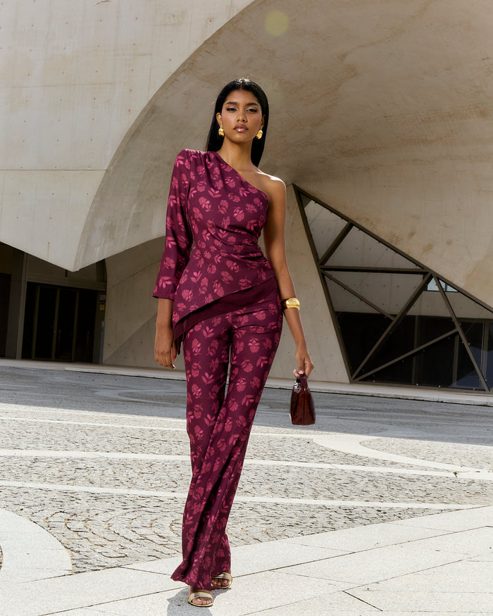 Pantalón Alsacia Manila berenjena de Lady Pipa para invitada de boda.