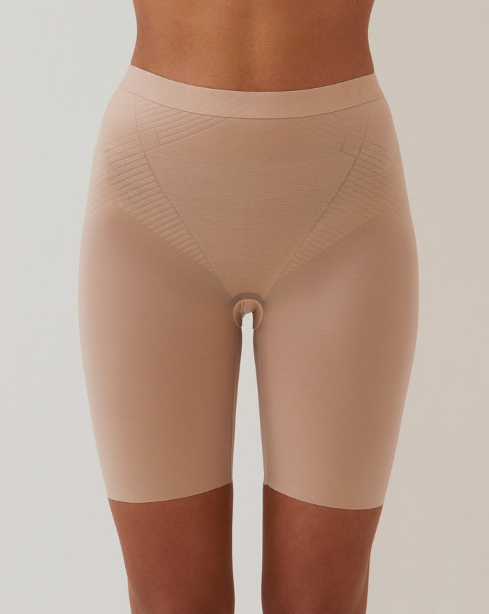 Pantalón reductor Beige de SPANX en Lady Pipa para llevar bajo vestidos de invitada.