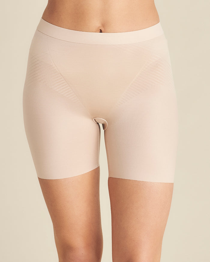 Pantalón reductor corto Beige de SPANX en Lady Pipa para llevar bajo vestidos de invitada.