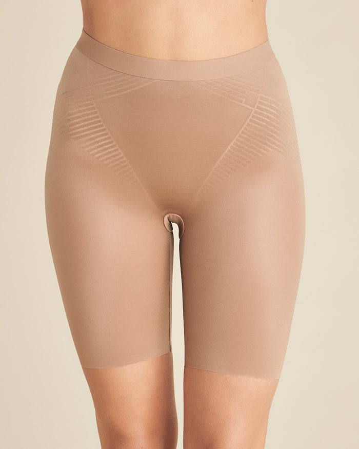 Pantalón reductor Praliné de SPANX en Lady Pipa para llevar bajo vestidos de invitada.