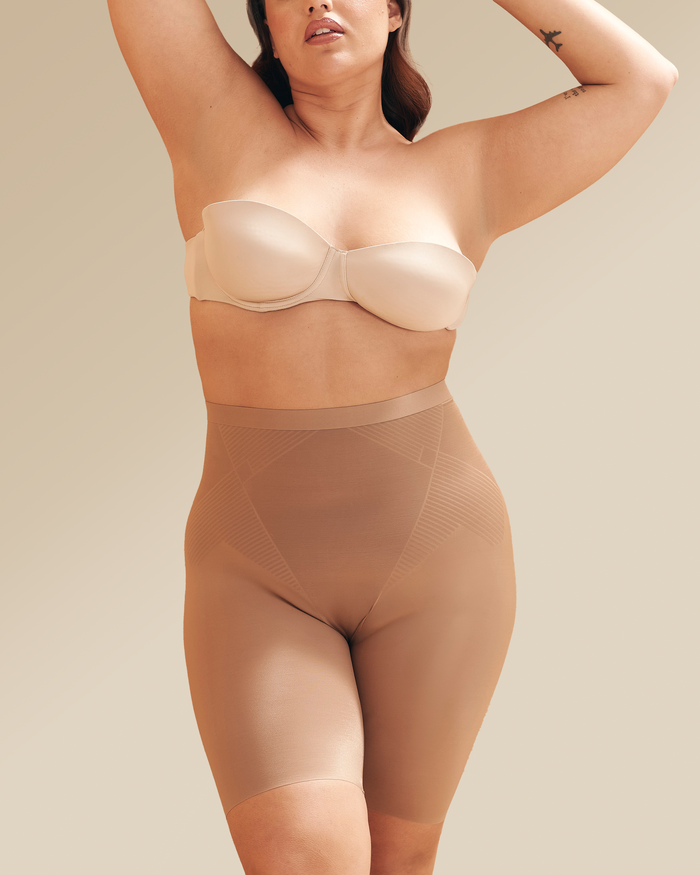 Pantalón reductor Praliné de SPANX en Lady Pipa para llevar bajo vestidos de invitada.