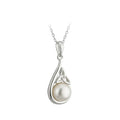 PEARL TRINITY KNOT PENDANT