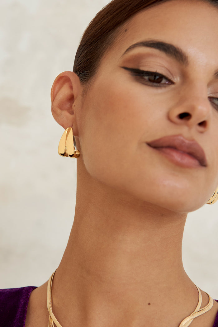 Pendientes Doble Aro Dorado en Lady Pipa para completar looks de invitada.
