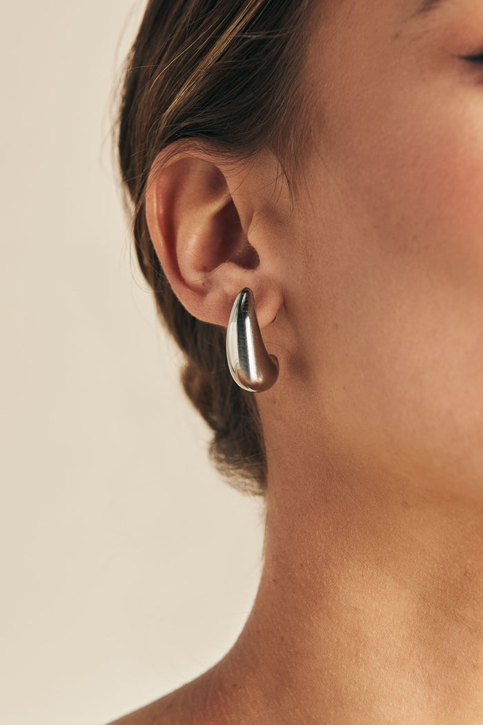Pendientes Gota Plateado en Lady Pipa para completar looks de invitada.