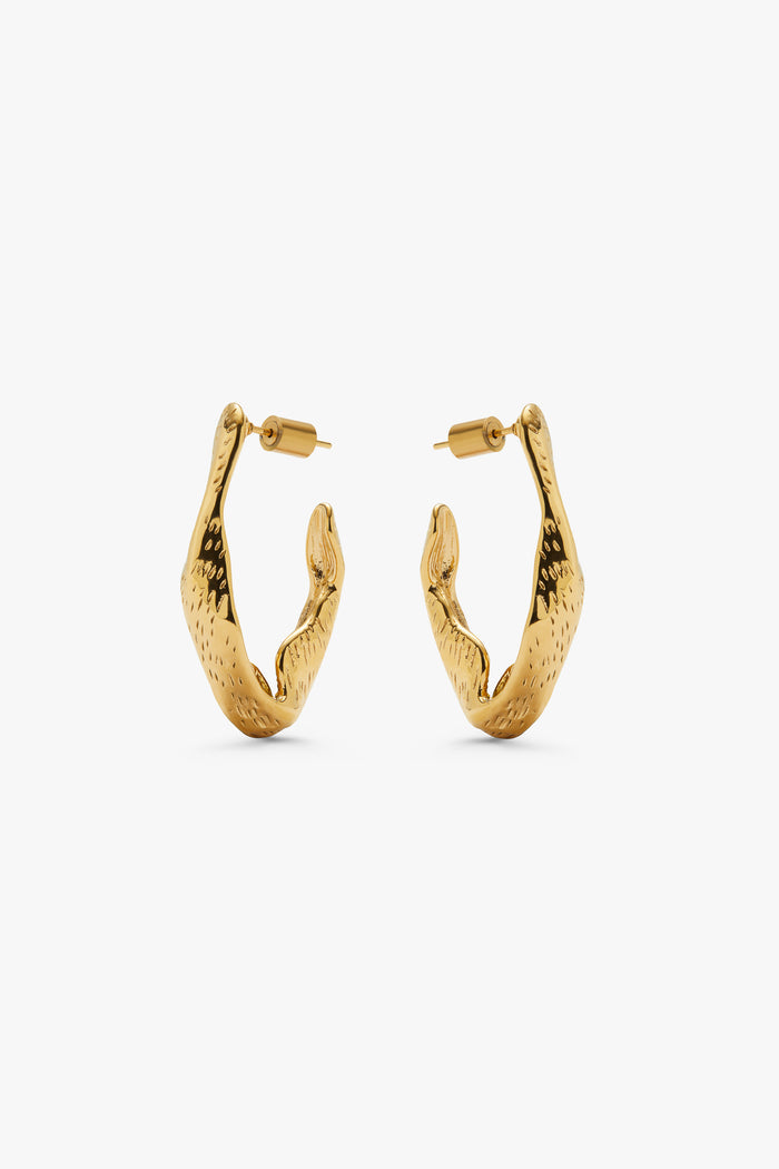 Pendientes Semiaro Irregular Dorado en Lady Pipa para completar looks de invitada.
