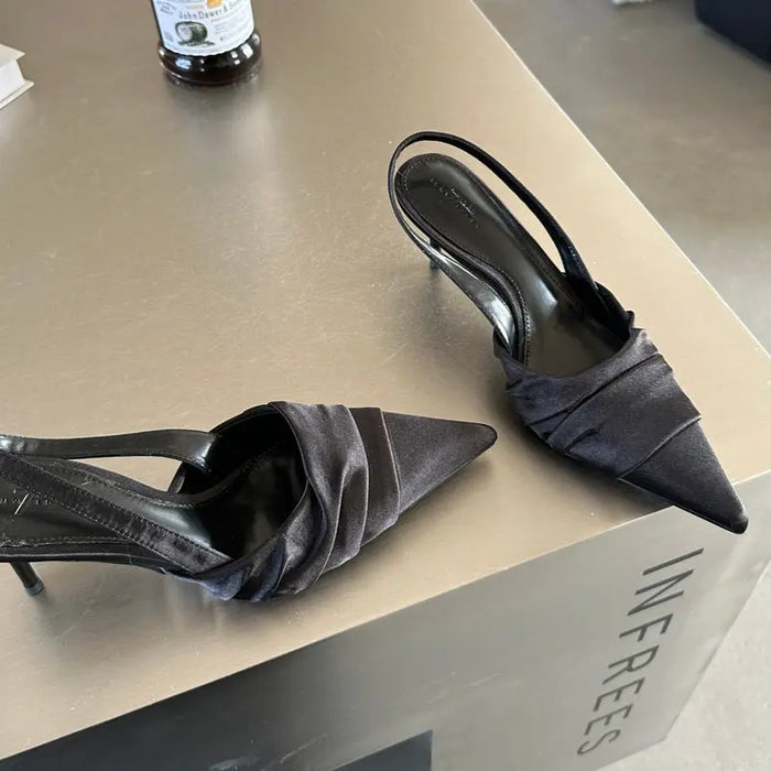 Black / 35