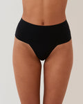 Tanga invisible moldeador Negro de SPANX en Lady Pipa para llevar bajo vestidos de invitada.