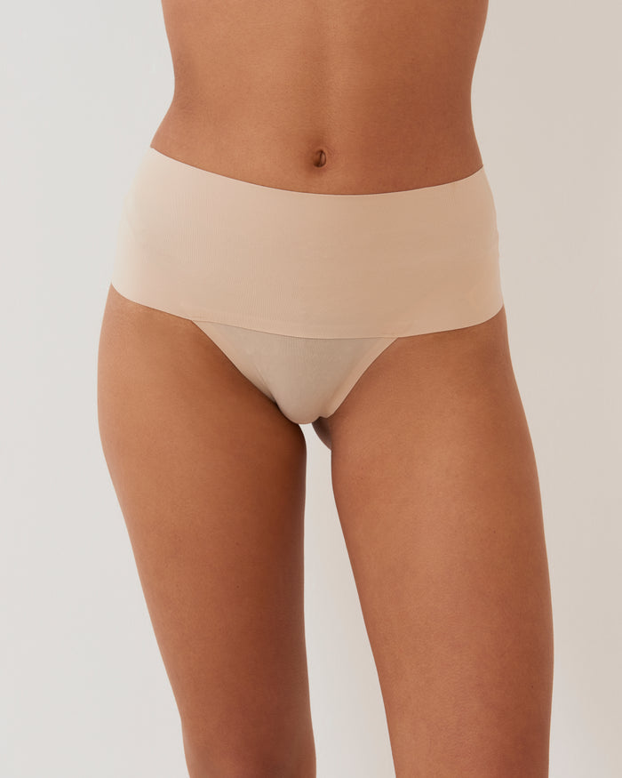 Tanga invisible moldeador Nude de SPANX en Lady Pipa para llevar bajo vestidos de invitada.