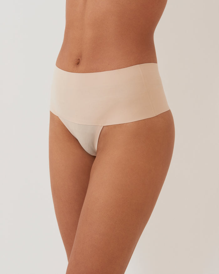 Tanga invisible moldeador Nude de SPANX en Lady Pipa para llevar bajo vestidos de invitada.