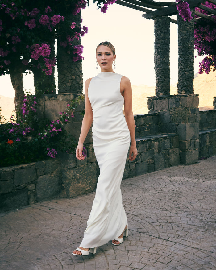 Vestido Renata Marfil maxi halter ceñido de Lady Pipa para novia.