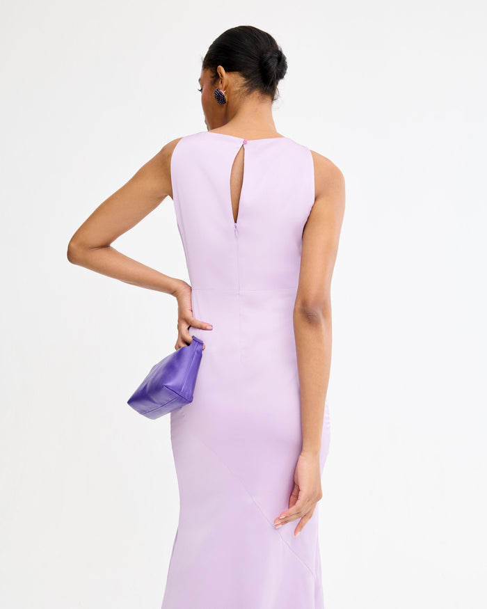 Vestido Sintra Lavanda midi asimétrico de Lady Pipa para invitada de boda.