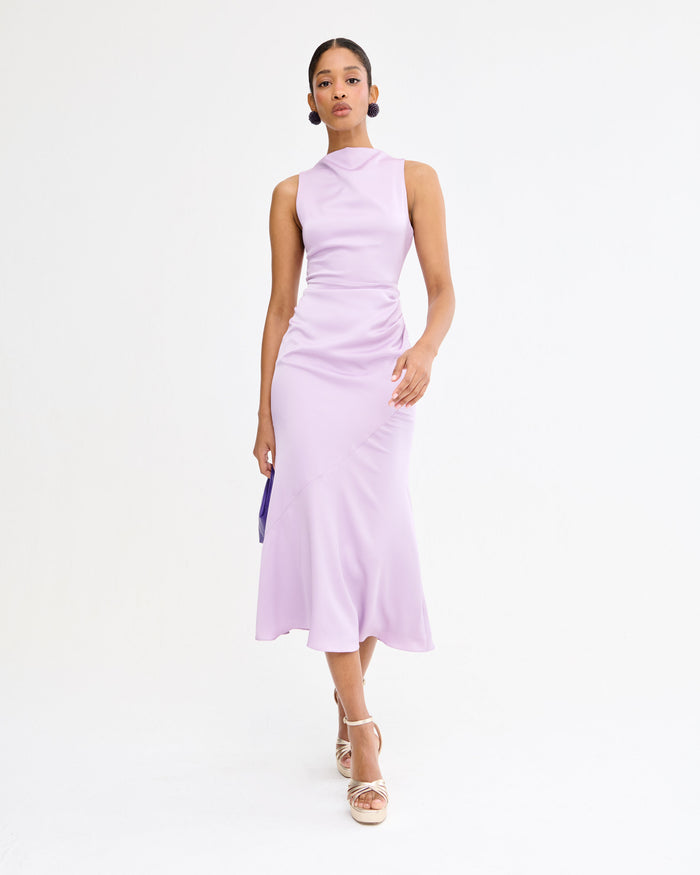 Vestido Sintra Lavanda midi asimétrico de Lady Pipa para invitada de boda.