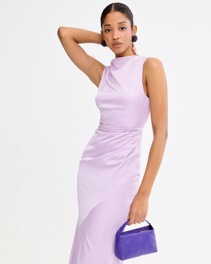 Vestido Sintra Lavanda midi asimétrico de Lady Pipa para invitada de boda.