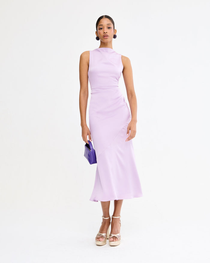 Vestido Sintra Lavanda midi asimétrico de Lady Pipa para invitada de boda.
