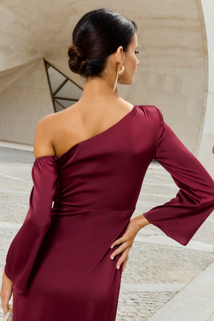 Vestido Siracusa Burdeos maxi asimétrico fluido de Lady Pipa para invitada de boda.
