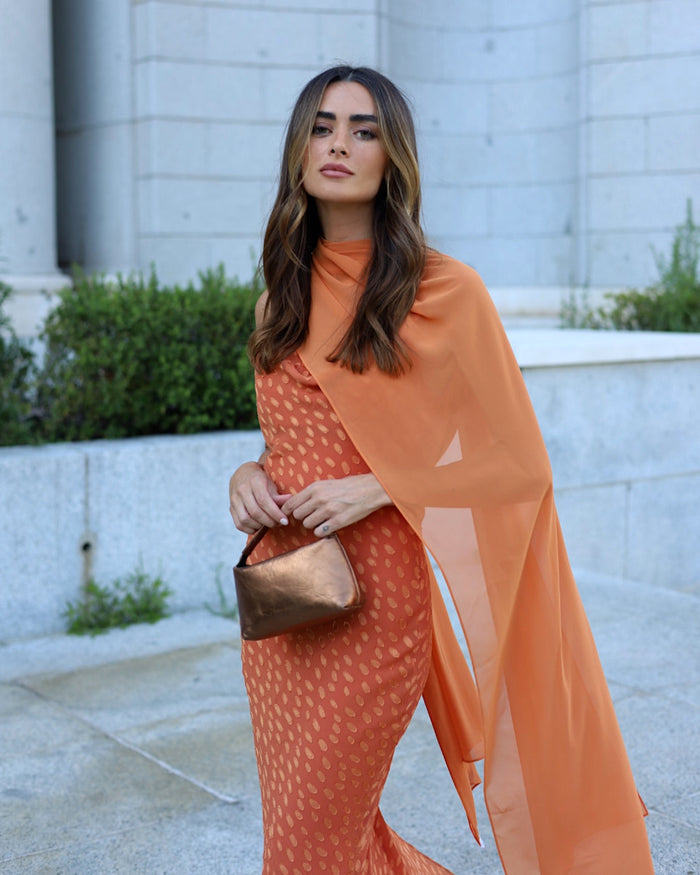 Vestido Tibet Teja maxi asimétrico de Lady Pipa para invitada de boda de noche.
