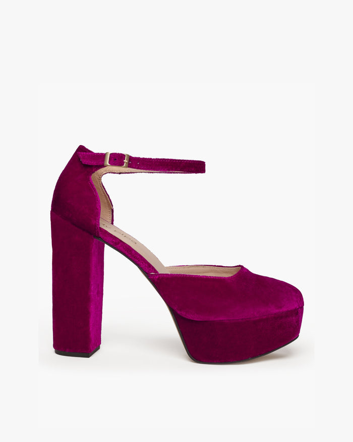 Zapato Richie Burdeos con plataforma de Lady Pipa para completar looks de invitada.