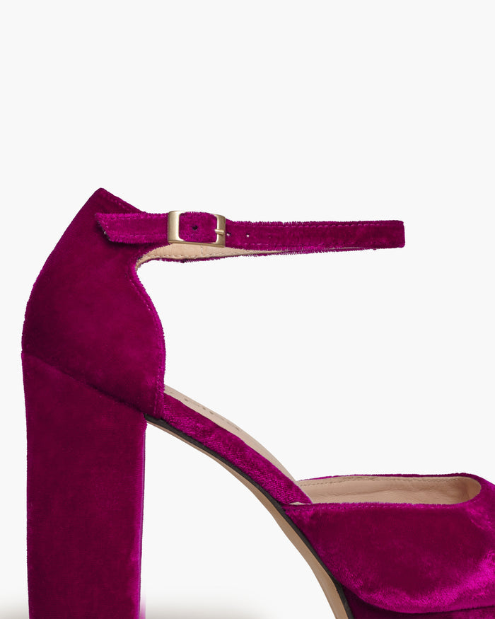 Zapato Richie Burdeos con plataforma de Lady Pipa para completar looks de invitada.