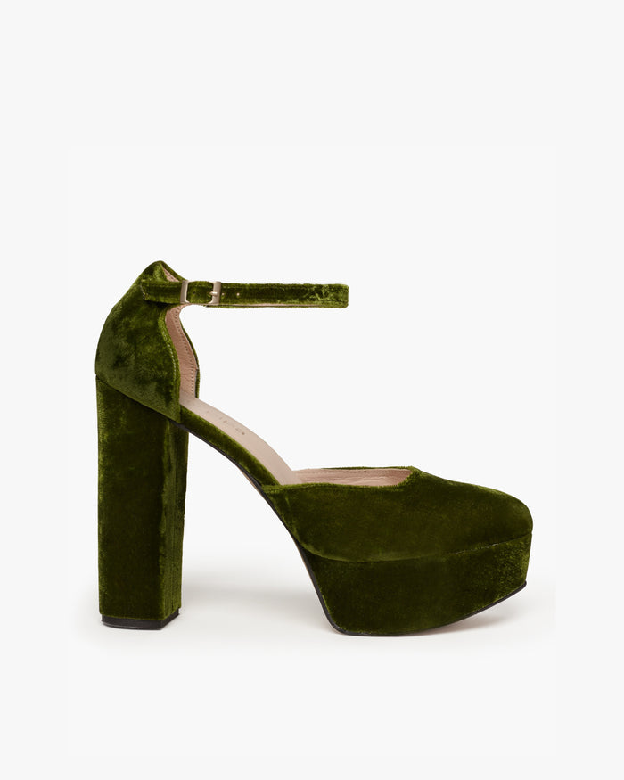Zapato Richie Verde con plataforma de Lady Pipa para completar looks de invitada.