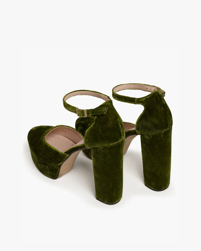 Zapato Richie Verde con plataforma de Lady Pipa para completar looks de invitada.