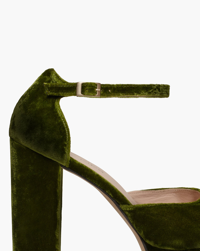 Zapato Richie Verde con plataforma de Lady Pipa para completar looks de invitada.